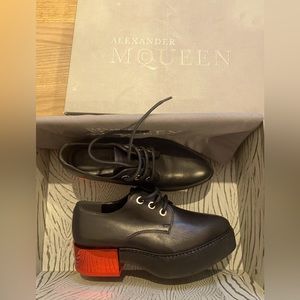 Alexander McQueen scarpa pelle s. gomma veg/calf loafer metallic red heel